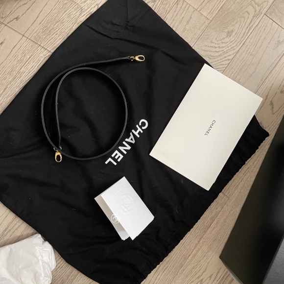 Chanel Executive Cerf Tote In calf leather, black with gold hardware - Picture 7 of 13